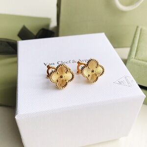 ⚖️ Van Cleef & Arpels VCA Guilloche Gold Earrings Premium